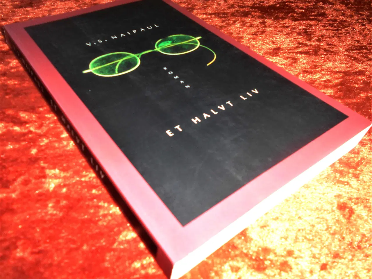 Billede 1 - Et halvt liv, V. S. Naipaul,