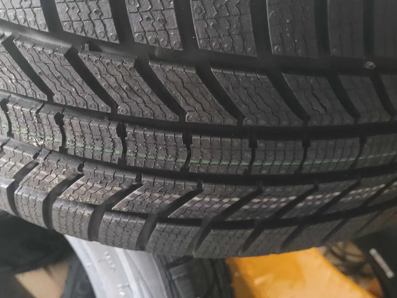 Billede 2 - 235 / 40 R 19 v xl