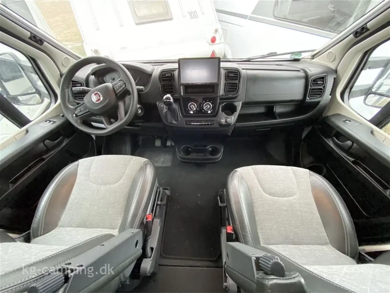 Billede 4 - 2022 - Adria Coral XL Plus A670 SL   Adria Coral PLUS 670 SL XL med Alkove - automatgear.