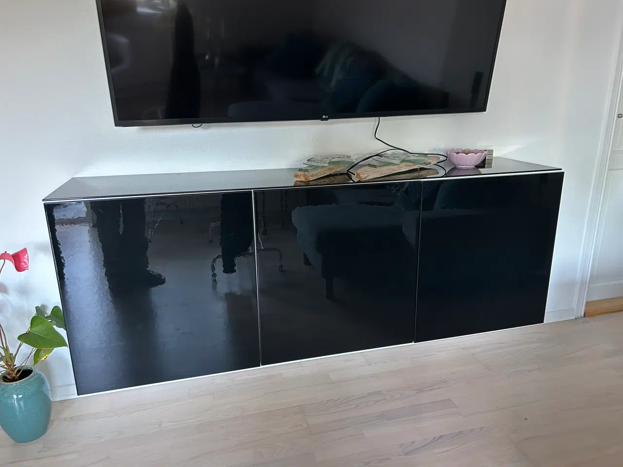 Billede 1 - Bestå skænk fra Ikea- 2 stk