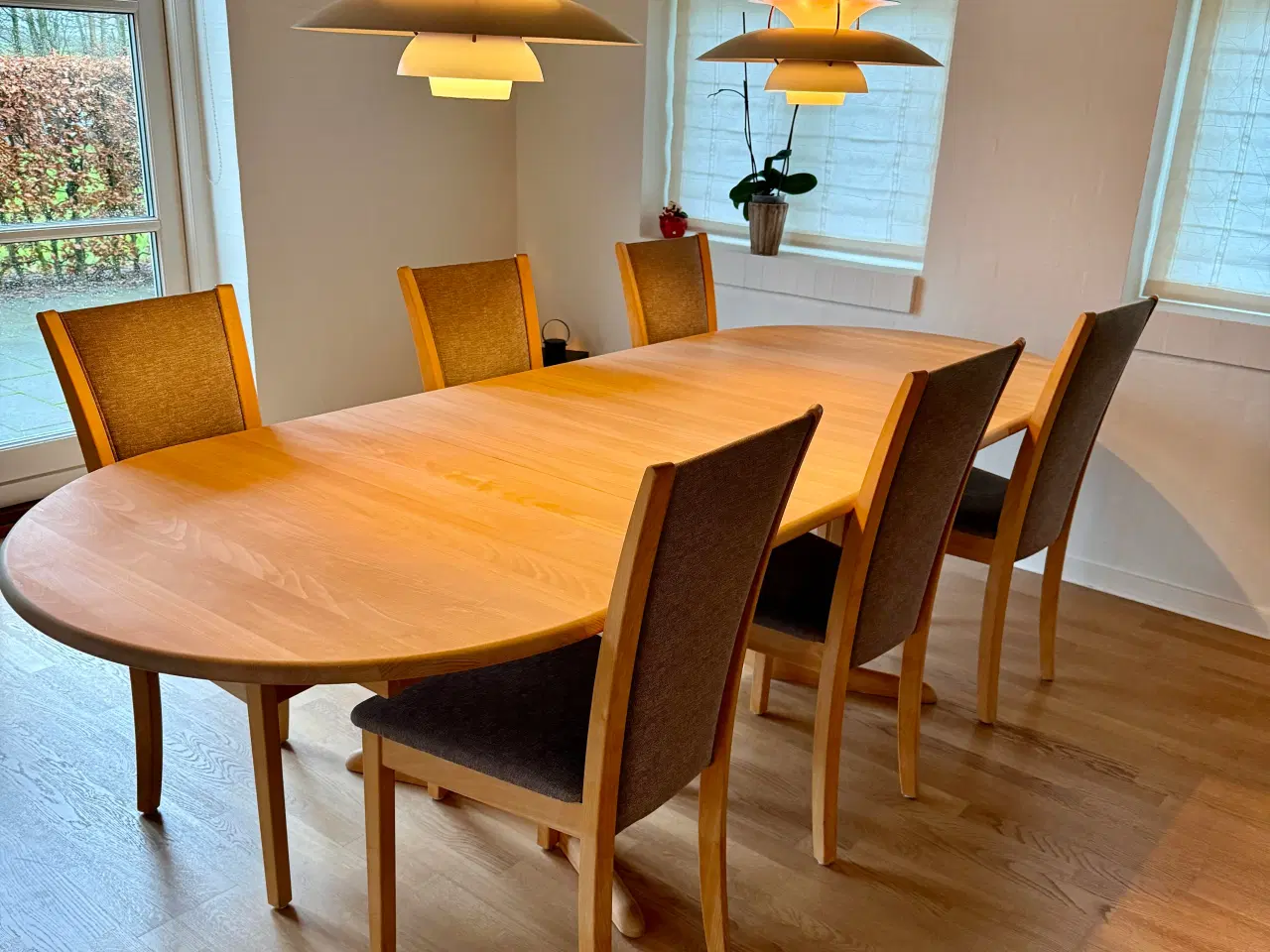 Billede 1 - Velholdt Skovby spisebord og stole sælges