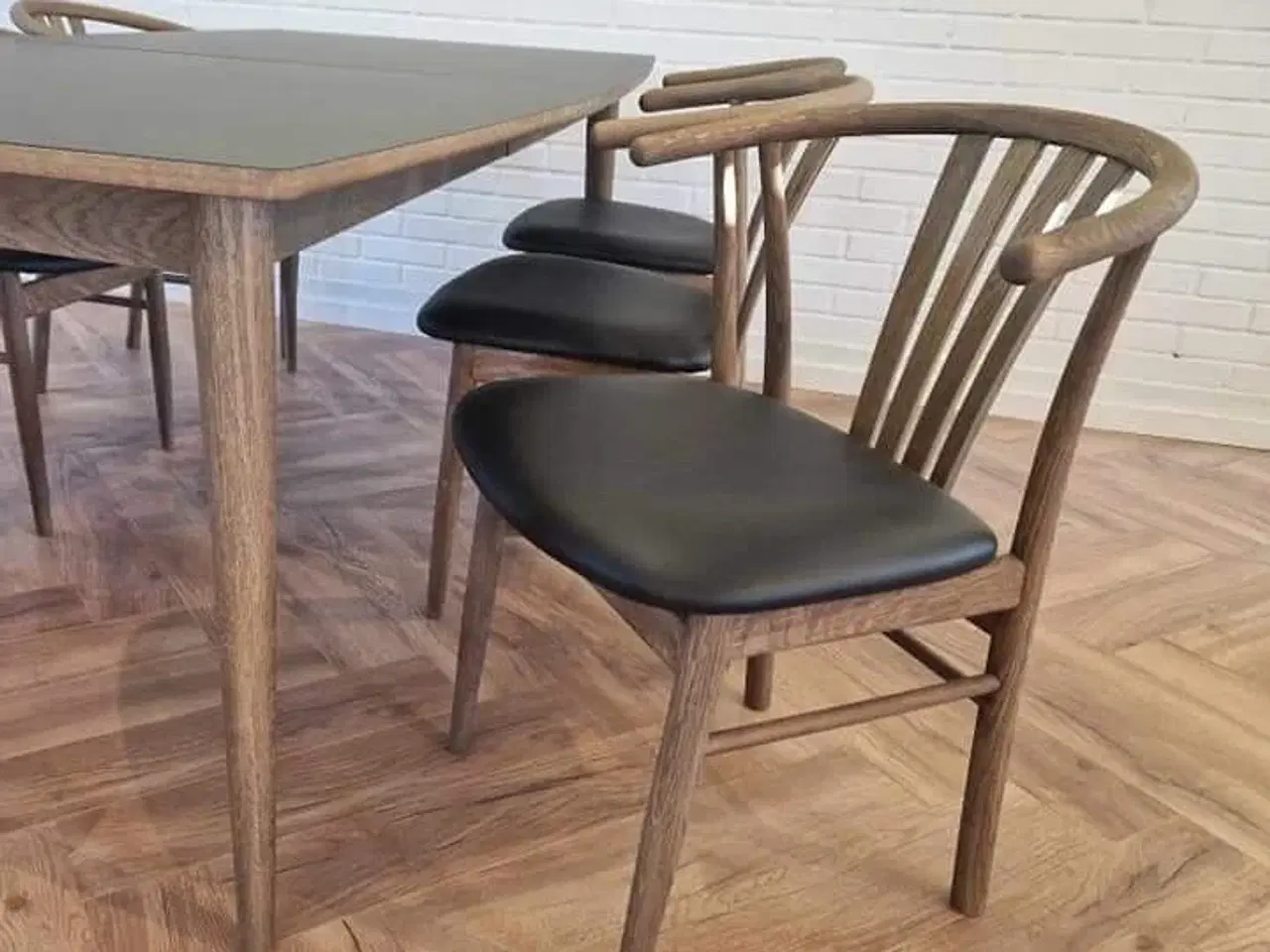 Billede 8 - Nyt spisebord med 6 stole 