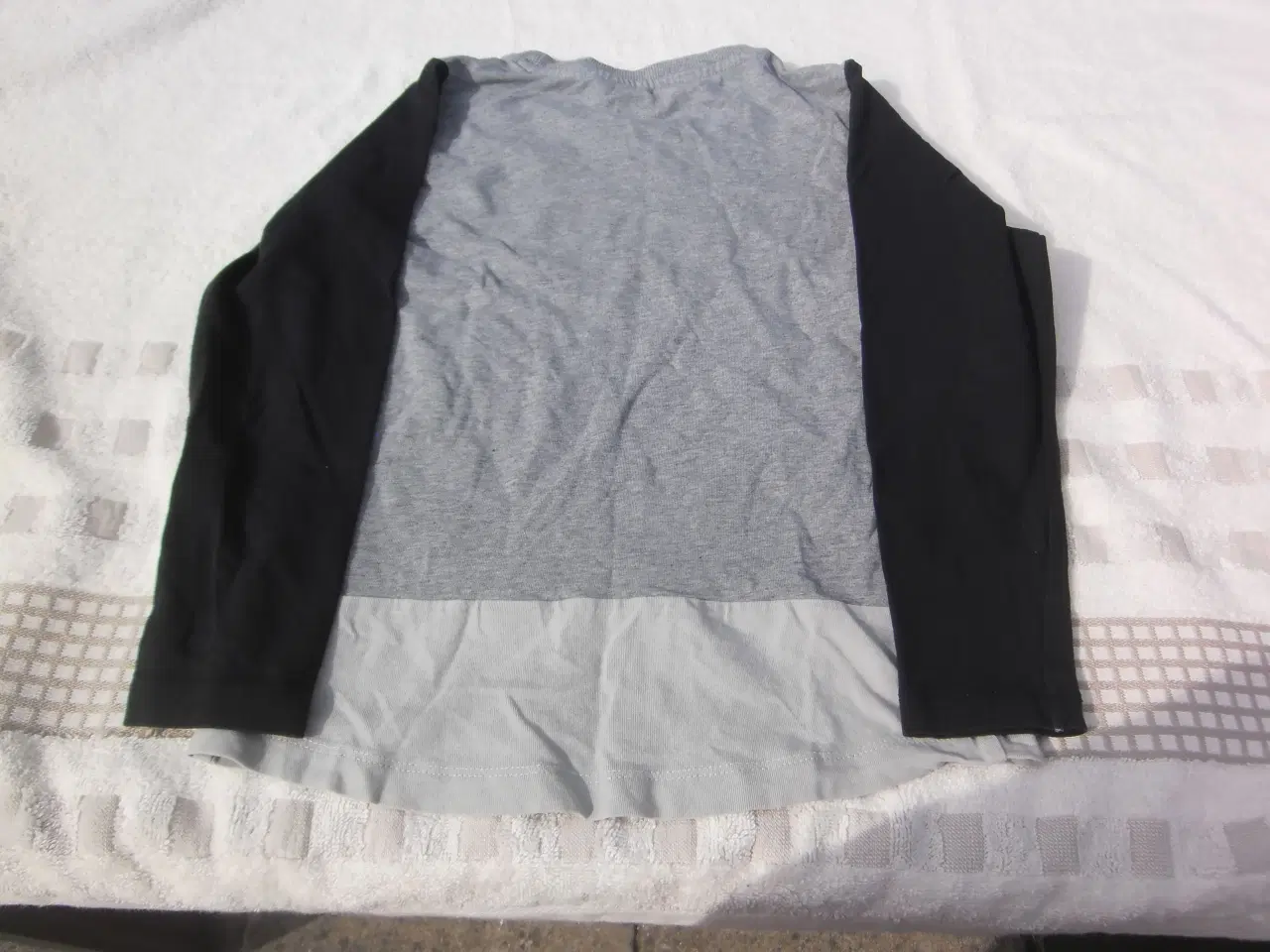 Billede 2 - Bluse med lange ærmer, str. 110, mrk. Name It.