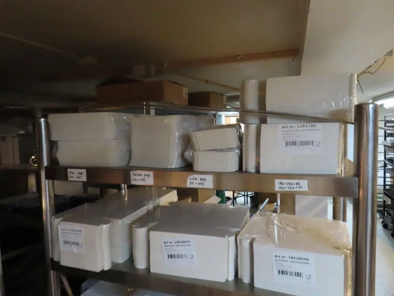 Billede 20 - Div. reoler og indhold