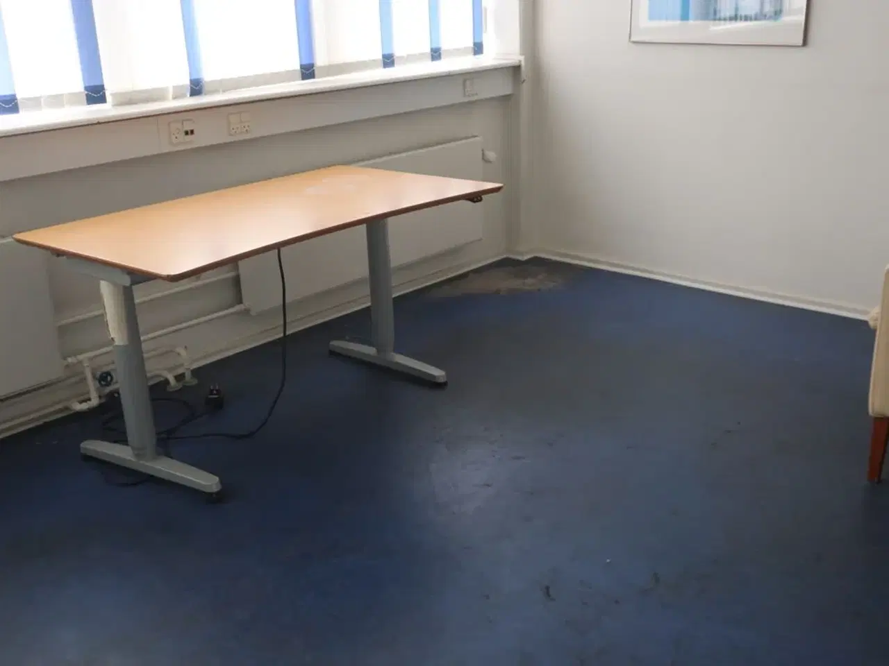 Billede 7 - 4 stole, el/hævesænkebord m.v.