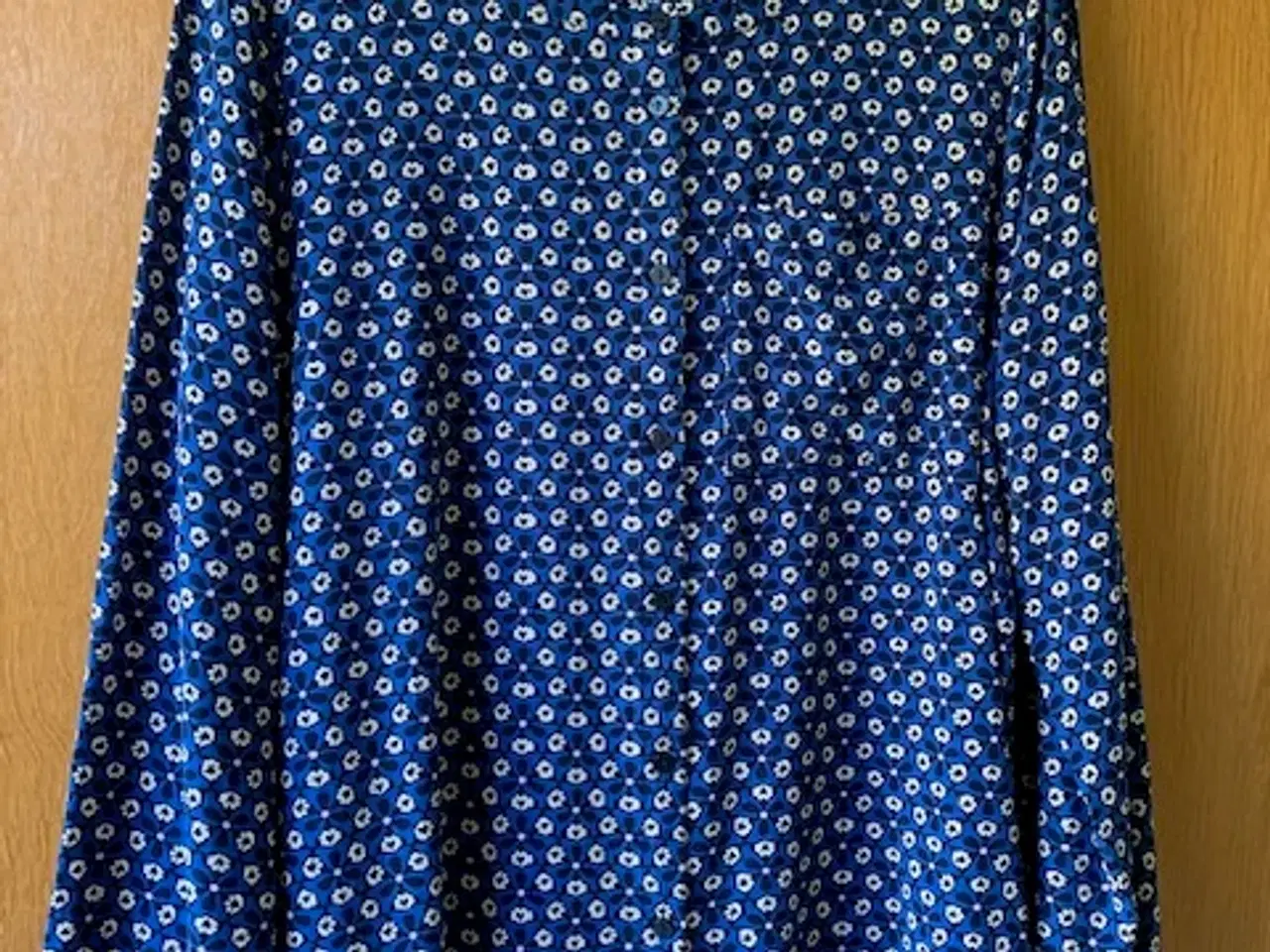 Billede 1 - Therese skjorte str. L 100 % viscose - fejlkøb