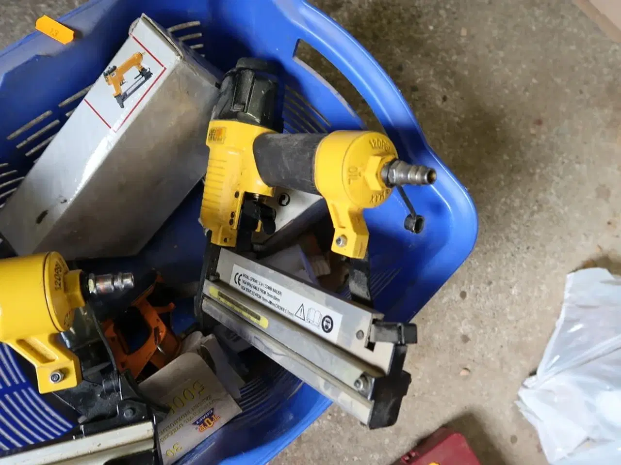 Billede 3 - 2 stk. dykkerpistoler HMV samt kasse med indhold