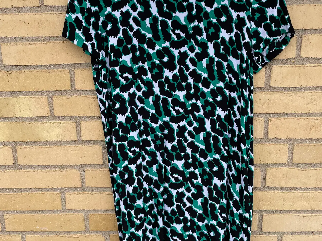 Billede 4 - Flot kjole fra Soaked in  luxury. Str. M