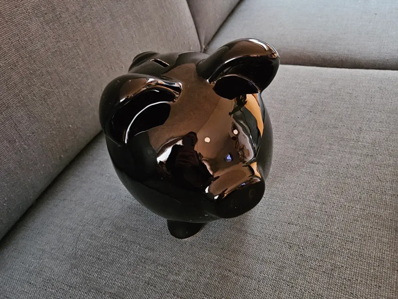 Billede 5 - Sort sparegris med intakt prop i bunden