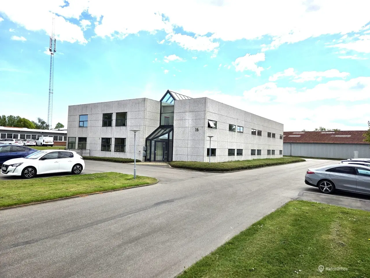 Billede 2 - Lager med port og en del kontorer