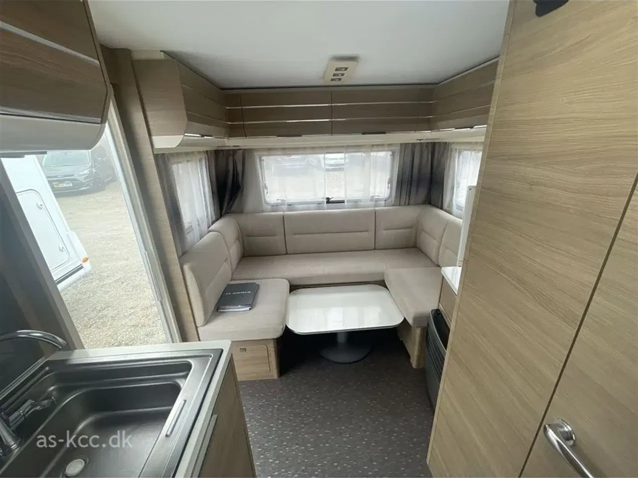 Billede 5 - 2015 - Adria Adora 492 LU   Adria Adora 492 LU årgang 2015 Incl mover, posemarkise 5 sovepladser, 4 siddepladser