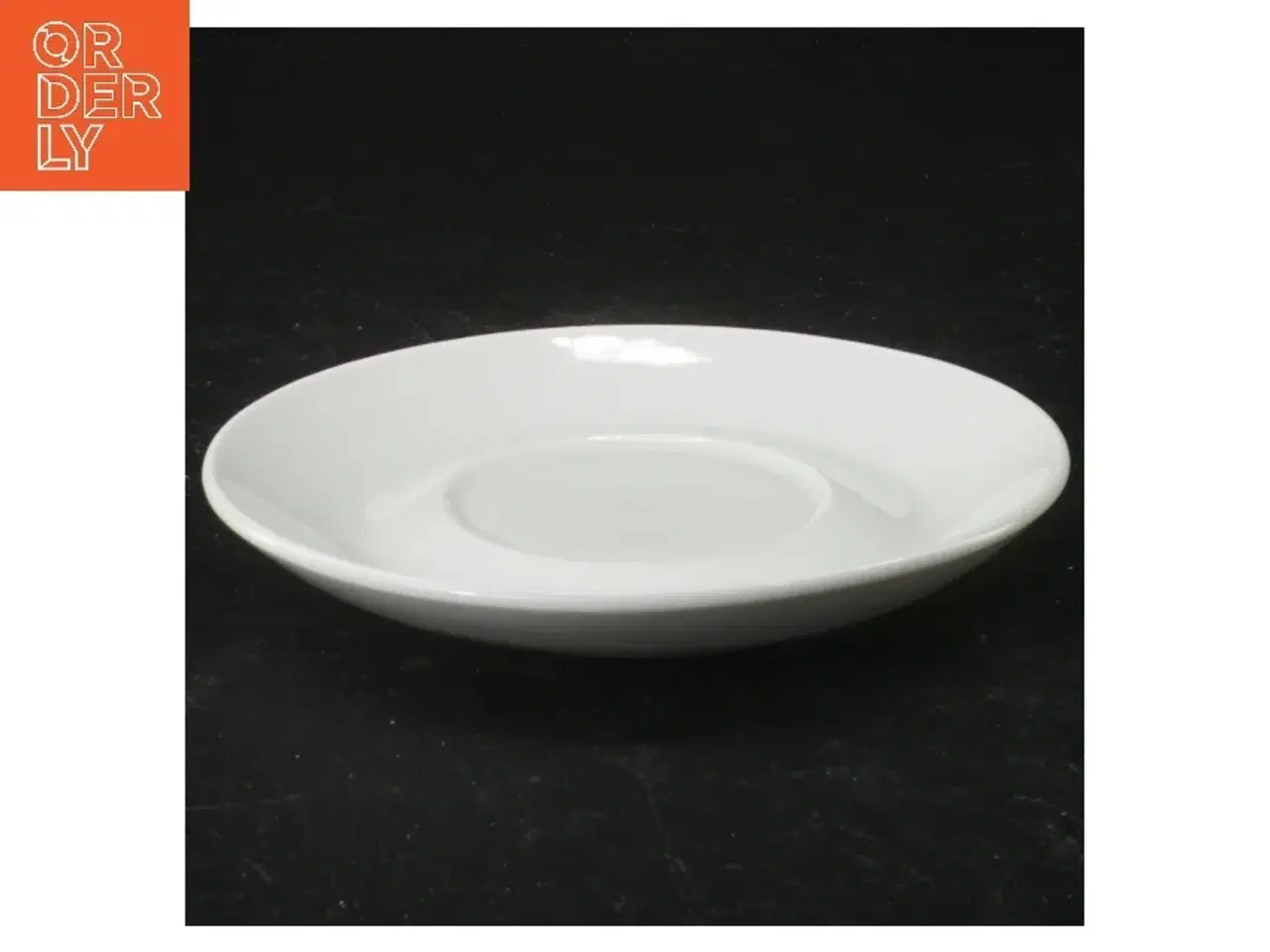 Billede 5 - Hvidt porcelænsservice (str. Kop 8 x 6 cm. tallerken, 14 x 2,5 cm)