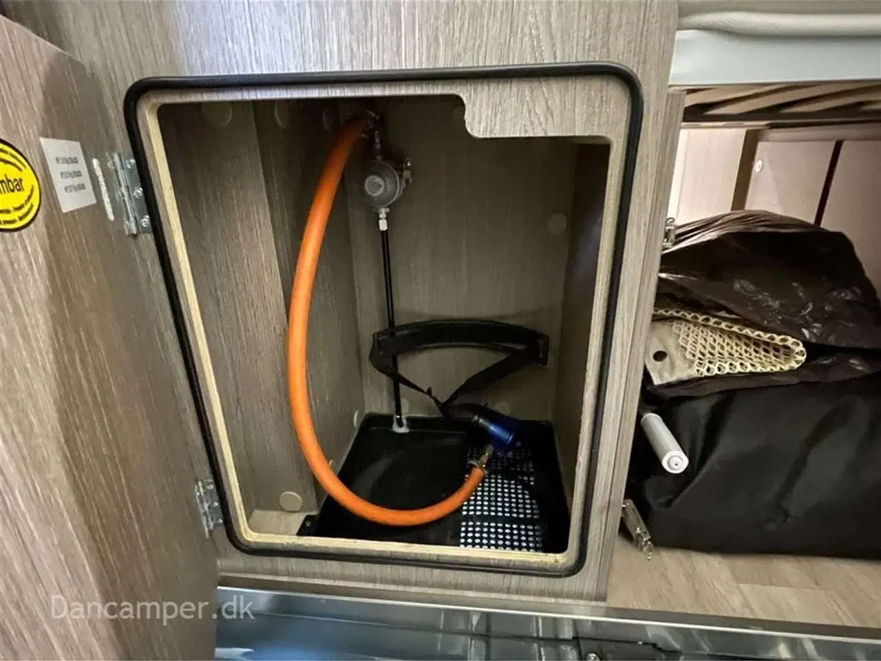 Billede 25 - 2023 - Chausson ROAD LINE V594 VIP MAX   UNDER KLARGØRING! Super spændende, kort van med to dobbeltsenge på tværs i køjesystem. 2,2, L motor , 140 HK, solcelle og markise m.m.