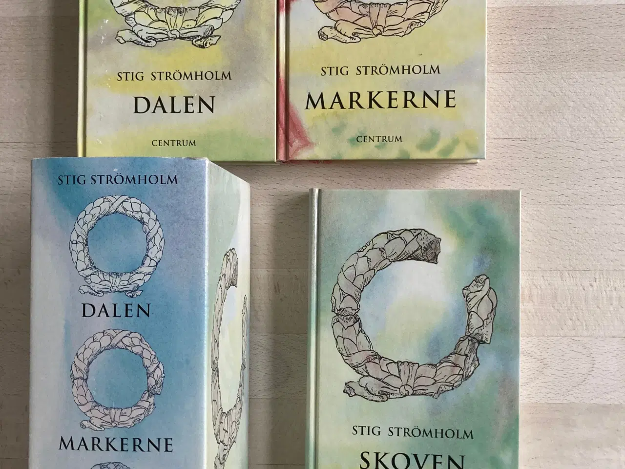 Billede 1 - Dalen, Markerne, Skoven - romantrilogi i kassette