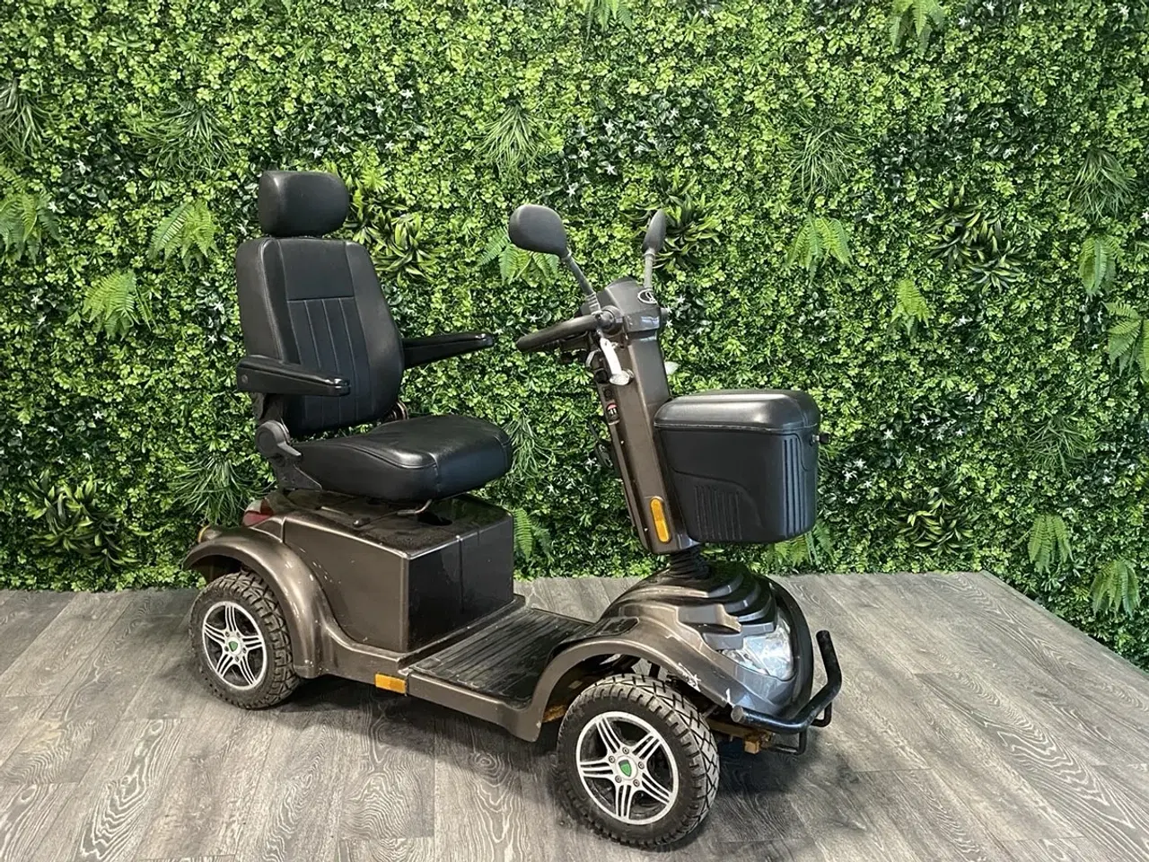 Billede 1 - LM-700 grå