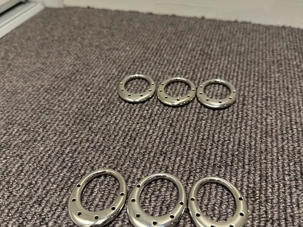 Billede 1 - Menu øreringe holder