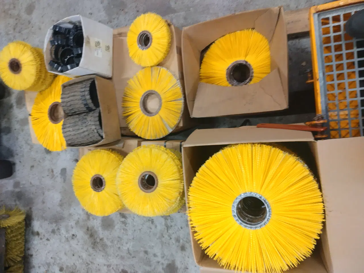 Billede 1 - Fejebørster og afstandsringe