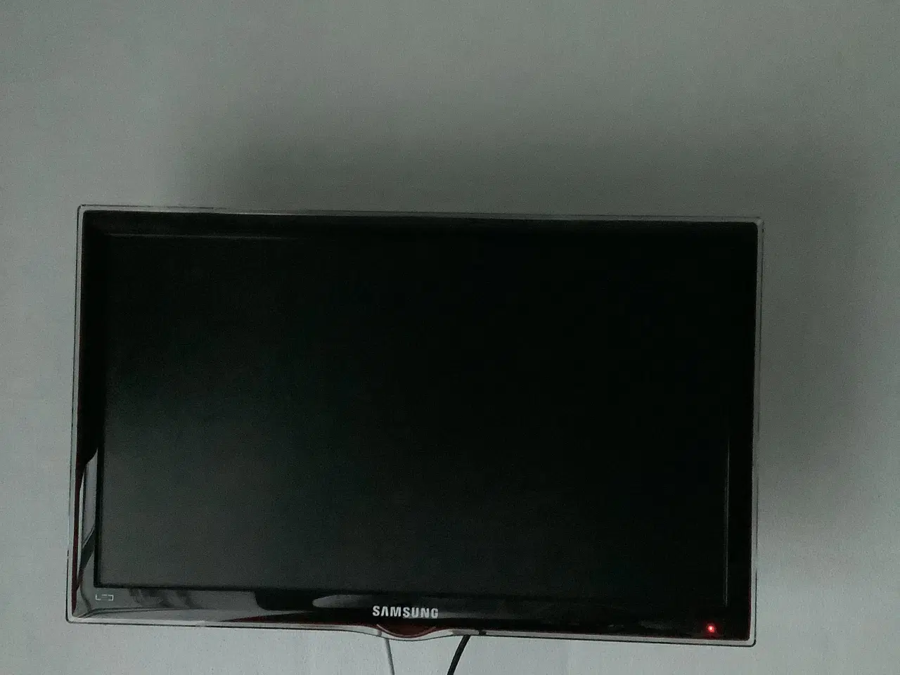 Billede 4 - TV 24 “ fjernsyn med ophængbeslag