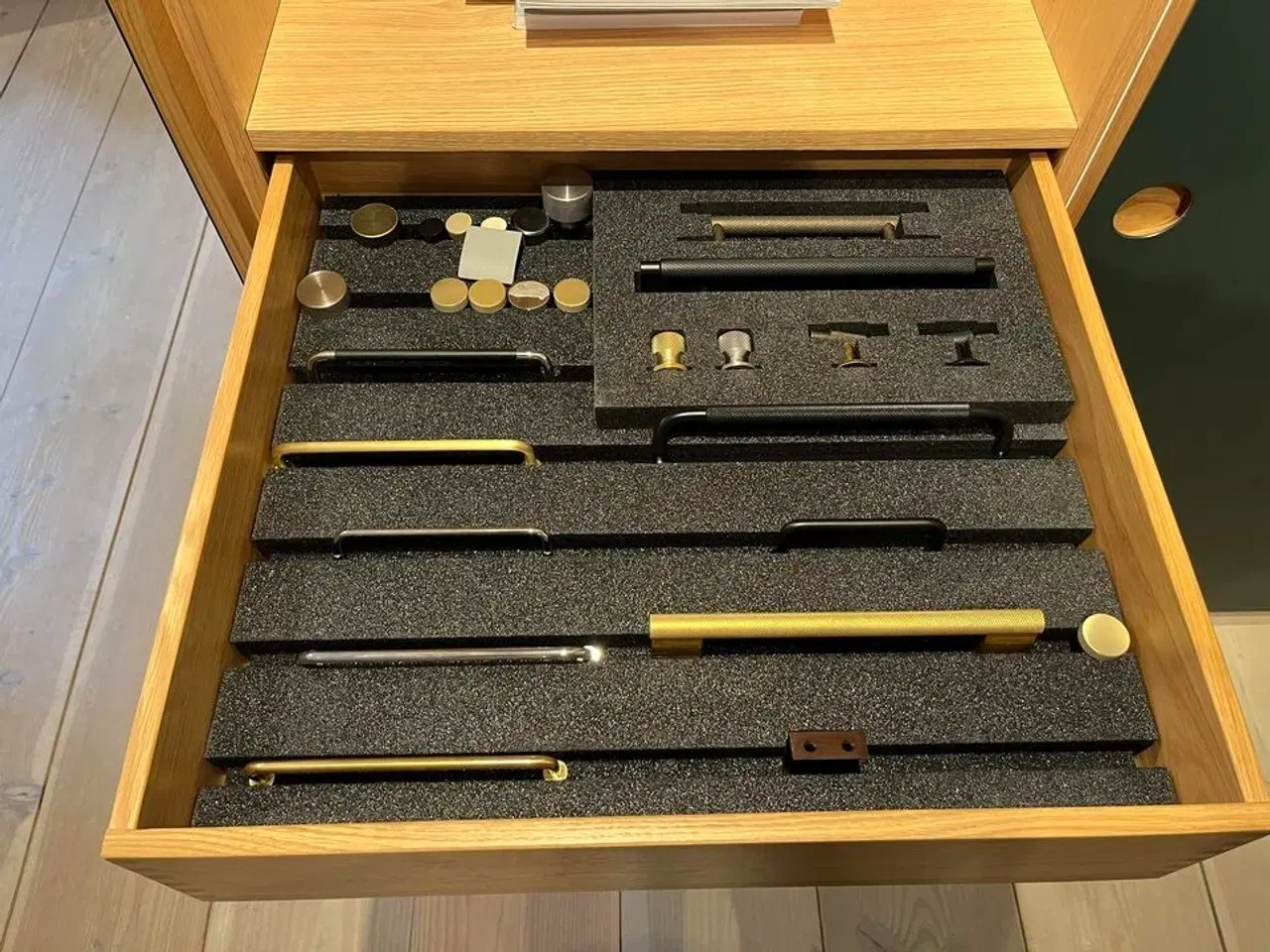 Billede 4 - Skab med Grønne låger