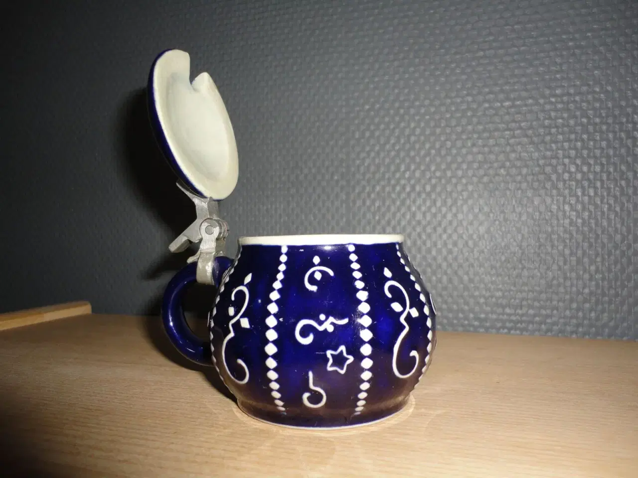 Billede 3 - Gl. sennepskrukke m vippelåg