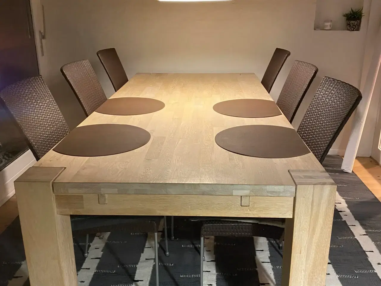 Billede 3 - Spisebord i massiv eg