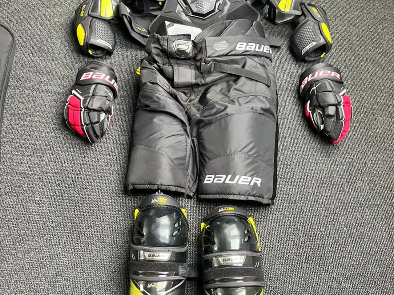 Billede 2 - Ishockeyudstyr - Komplet NYT top sæt til senior.