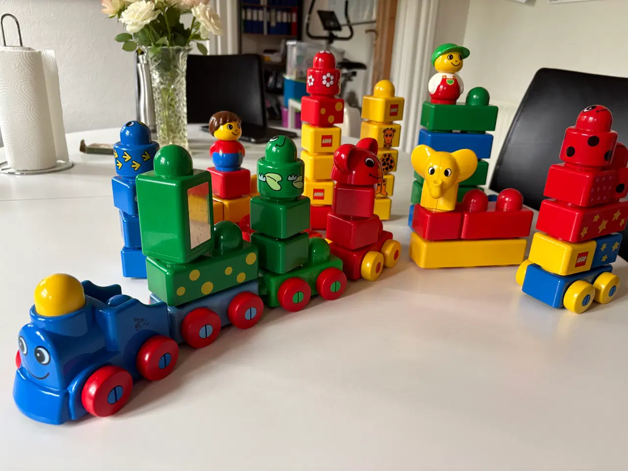 Billede 2 - Gamle Duplo klodser og figurer Giv et bud