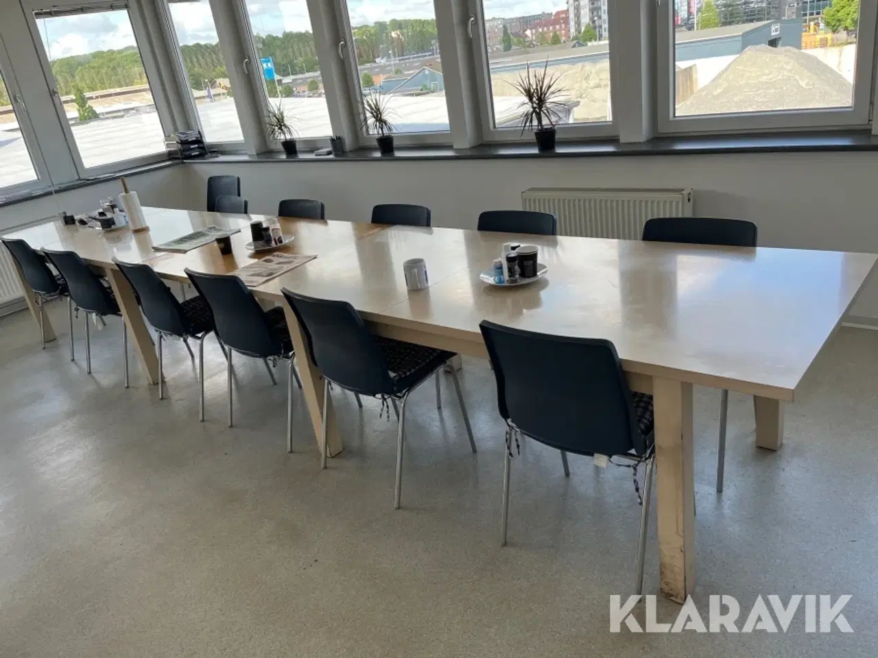Billede 1 - Spisebord med 14 stole