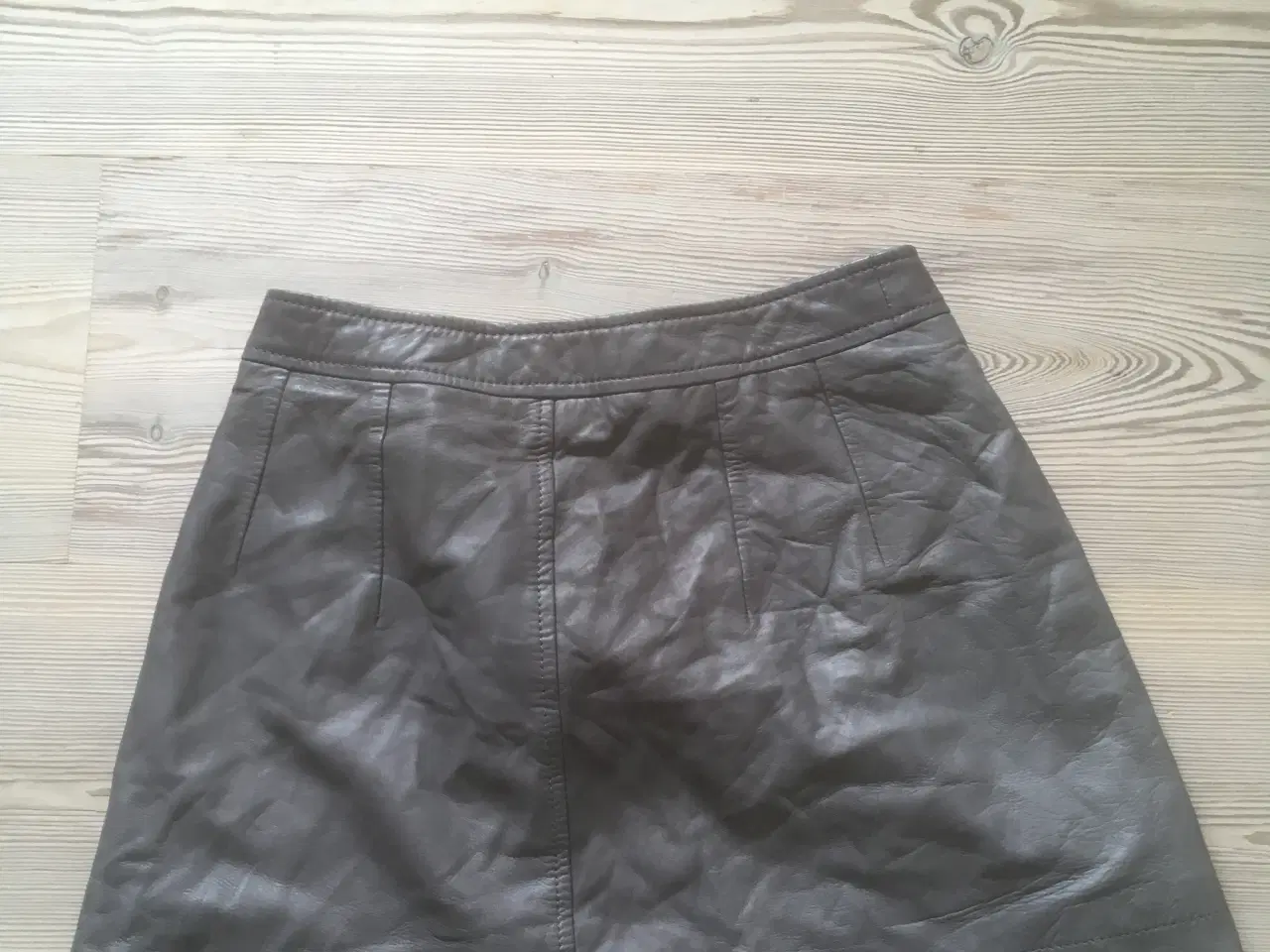 Billede 3 - Læder nederdel fra Bruuns Bazaar