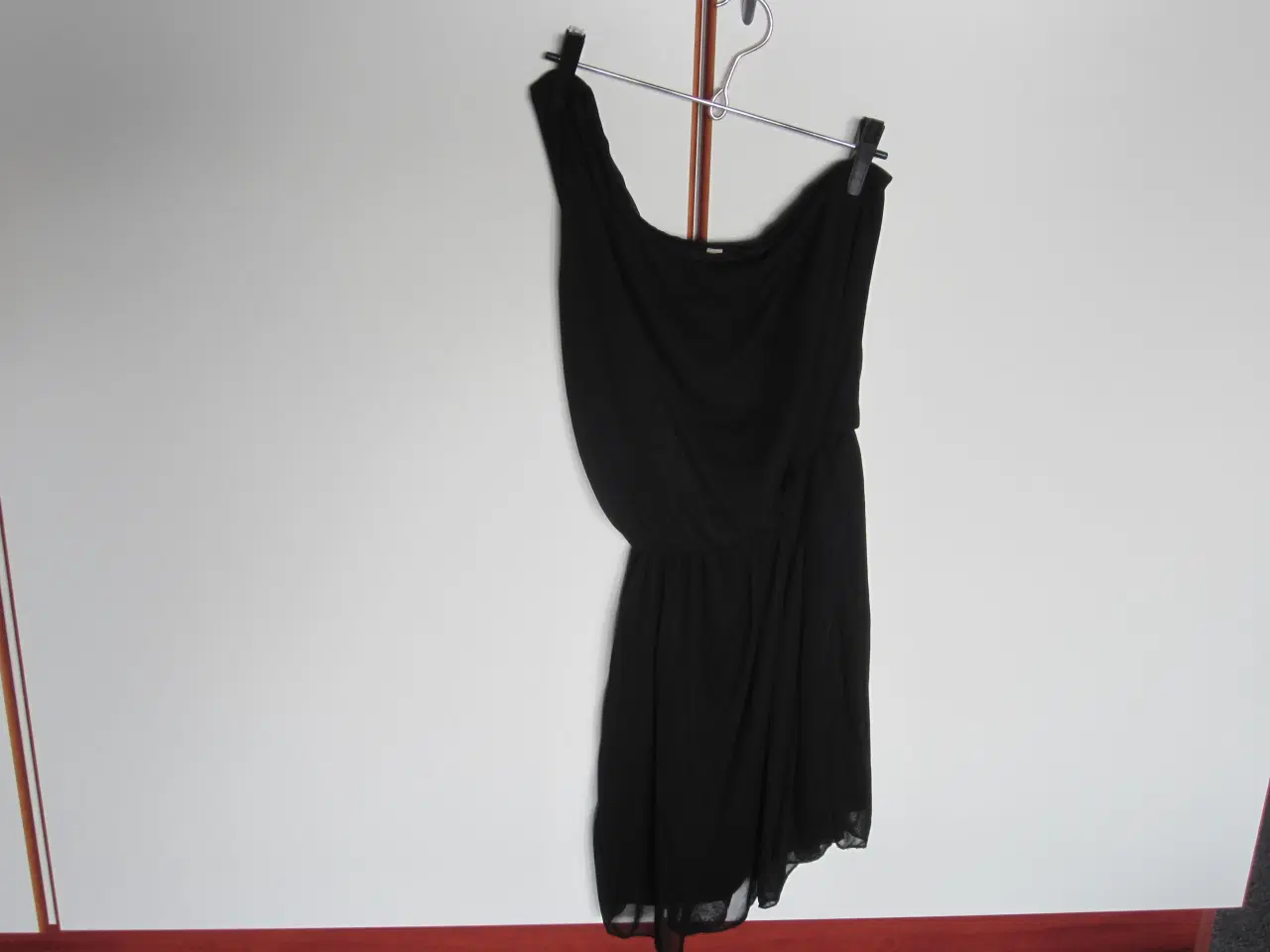 Billede 1 - Smart sort kjole - festkjole i str. XS