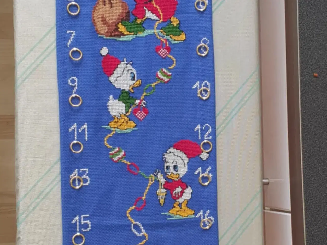Billede 3 - 5 Nybroderede pakke- og Adventskalendere Disney m.