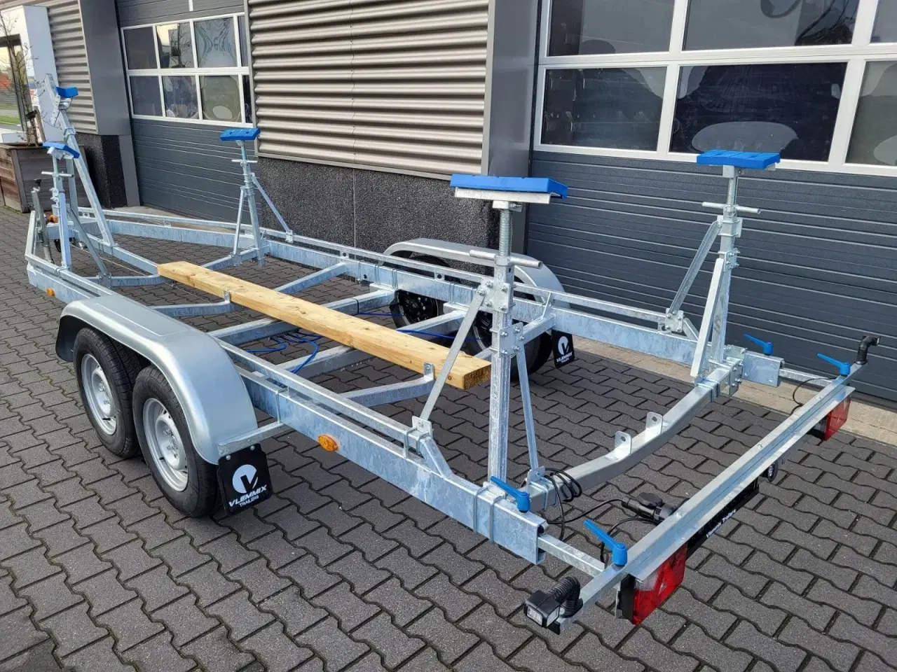Billede 1 - Vlemmix Kølbådtrailer 700x220 3000