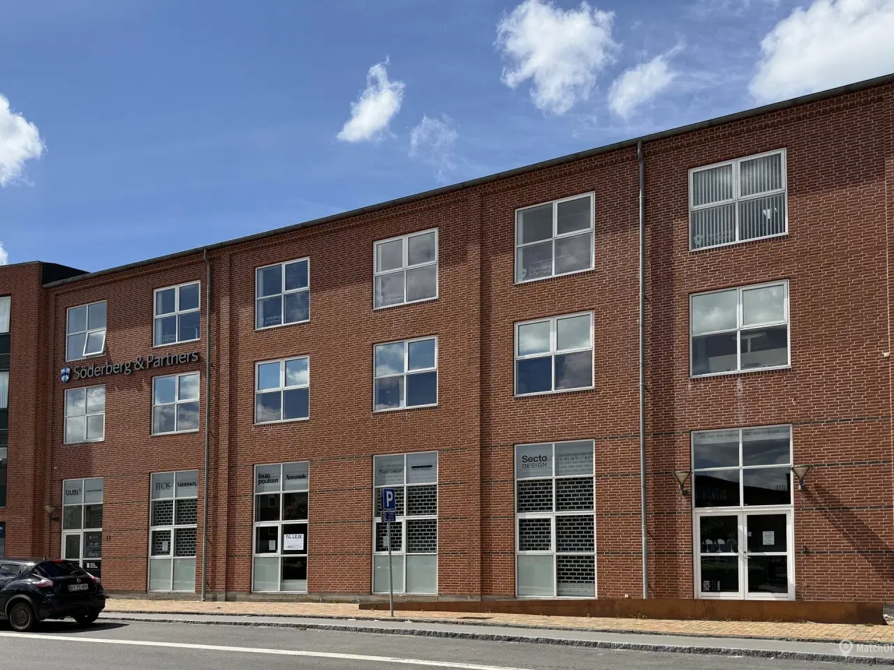 Billede 4 - Højloftet og synligt erhvervslejemål i hjertet af Odense