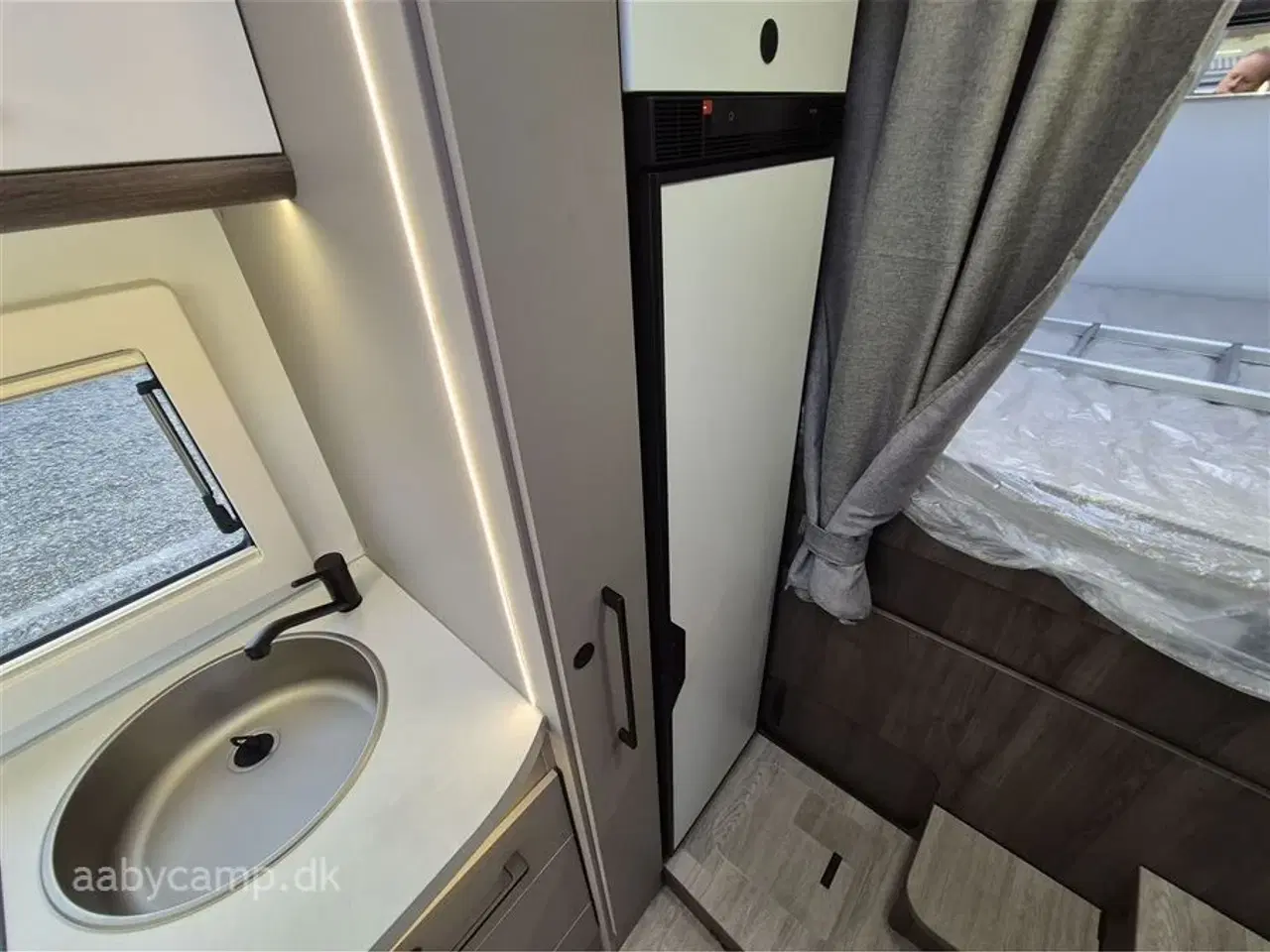 Billede 14 - 2026 - Benimar Tessoro 444   Nk Pakke. 8 trins Automatgear. 200W solceller. Webasto Dieselfyr. Kompressor køleskab.