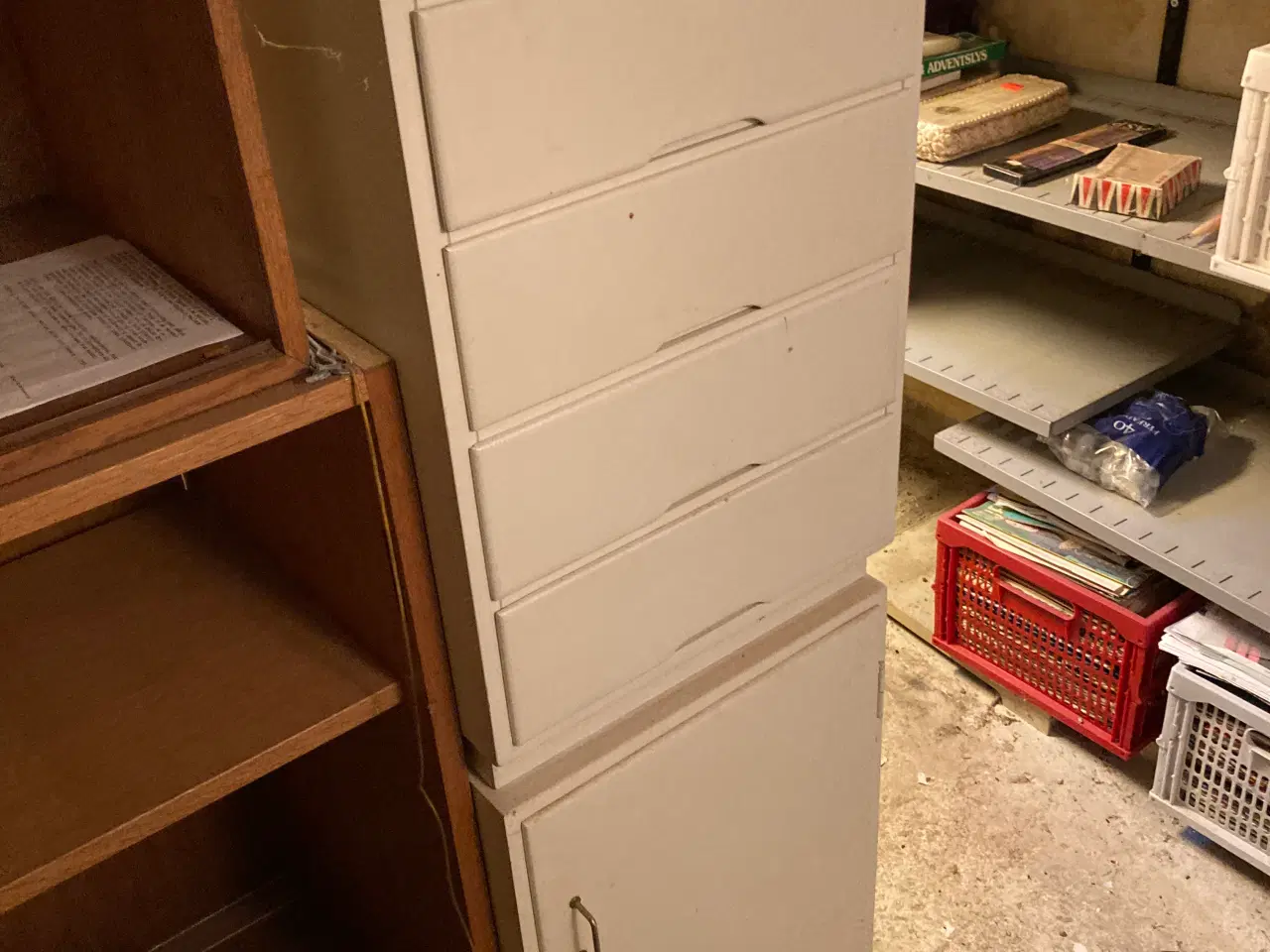 Billede 1 - Skab  og kommoder