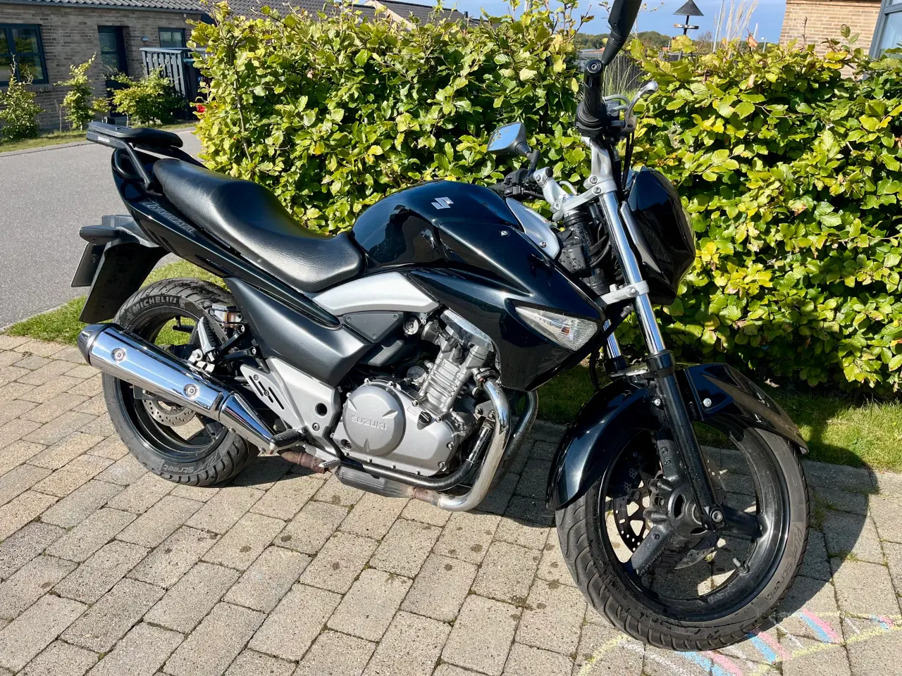 Billede 2 - Motorcykel - Suzuki GW250 m. topboks - Sælges