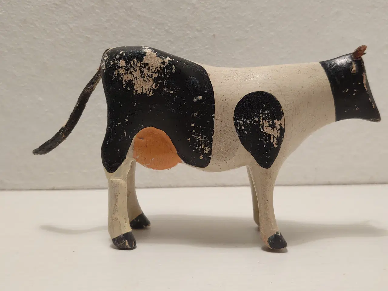 Billede 2 - Fængselslegetøj: Patineret ko. L. 12,5cm.1930´erne