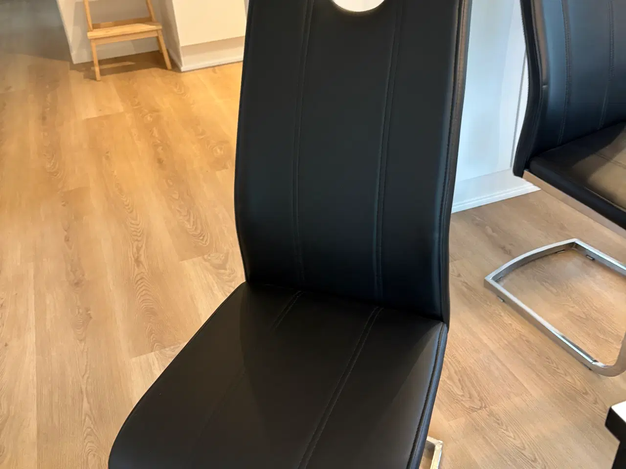 Billede 5 - Hvid laminat overflade med butterfly udtræk