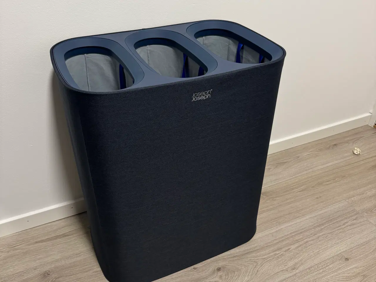 Billede 2 - Joseph Joseph vasketøjskurv med 3 rum