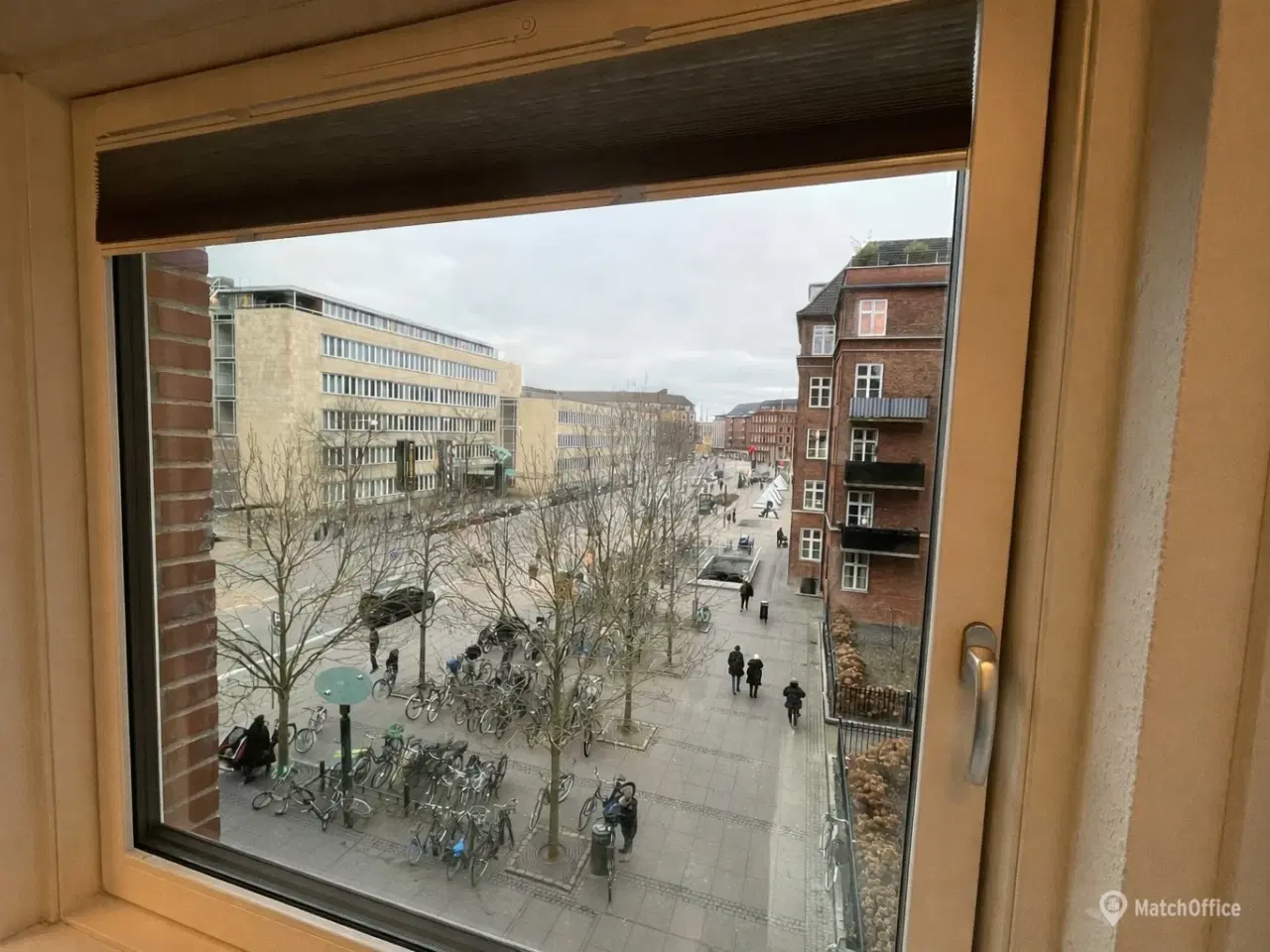 Billede 3 - Stort hjørnekontor med udsigt til Forum og egen adgang til tagterrasse