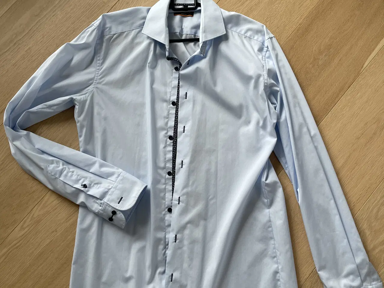 Billede 2 - Pæn lyseblå Eterna skjorte str. 39 - slim fit