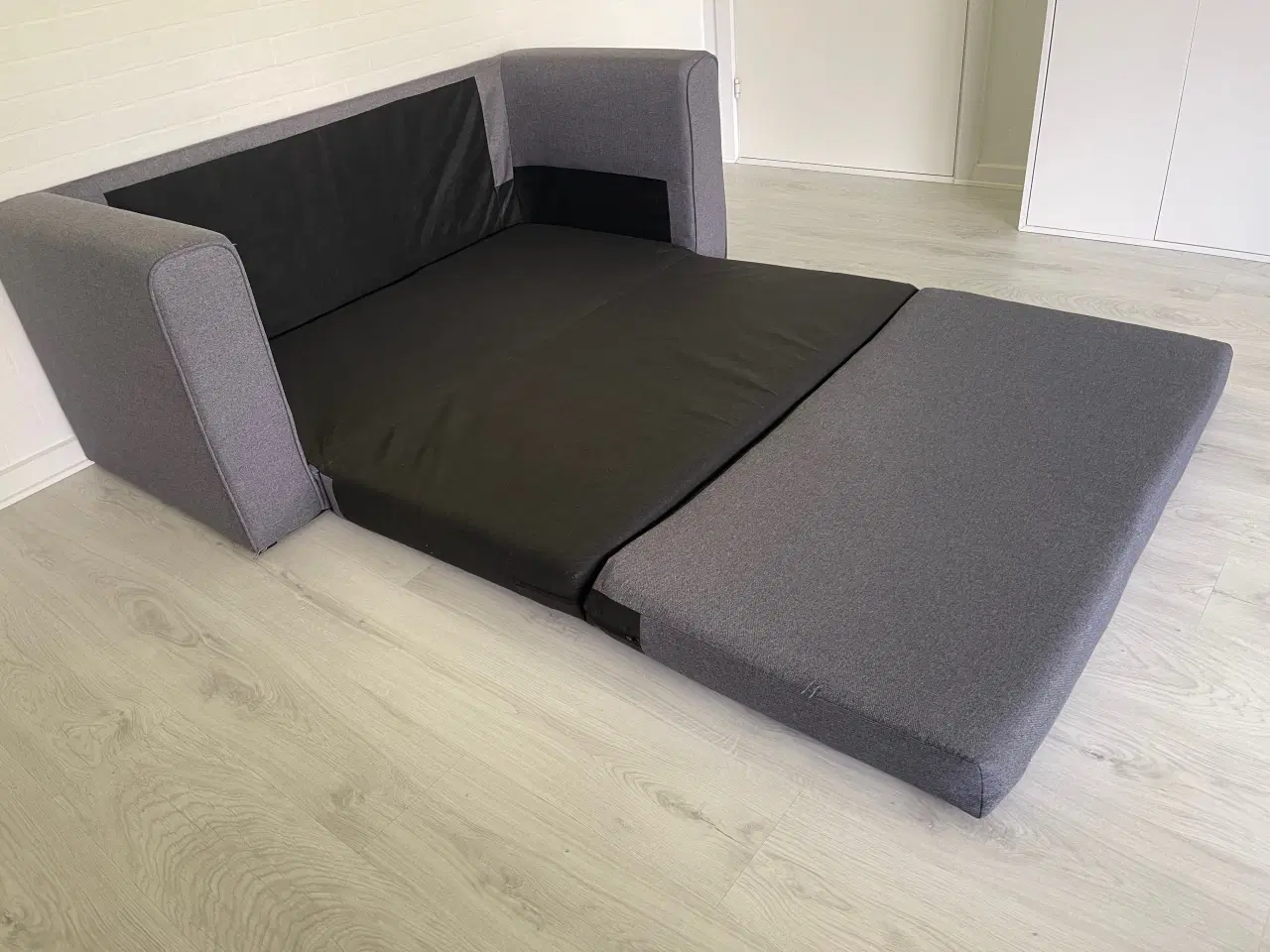 Billede 4 - grå sovesofa i fin stand