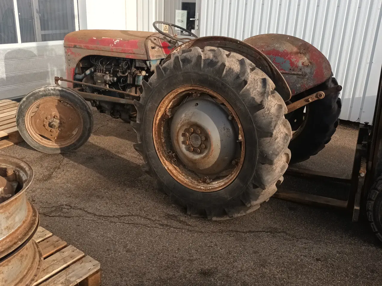 Billede 1 - Grå Ferguson diesel traktor 