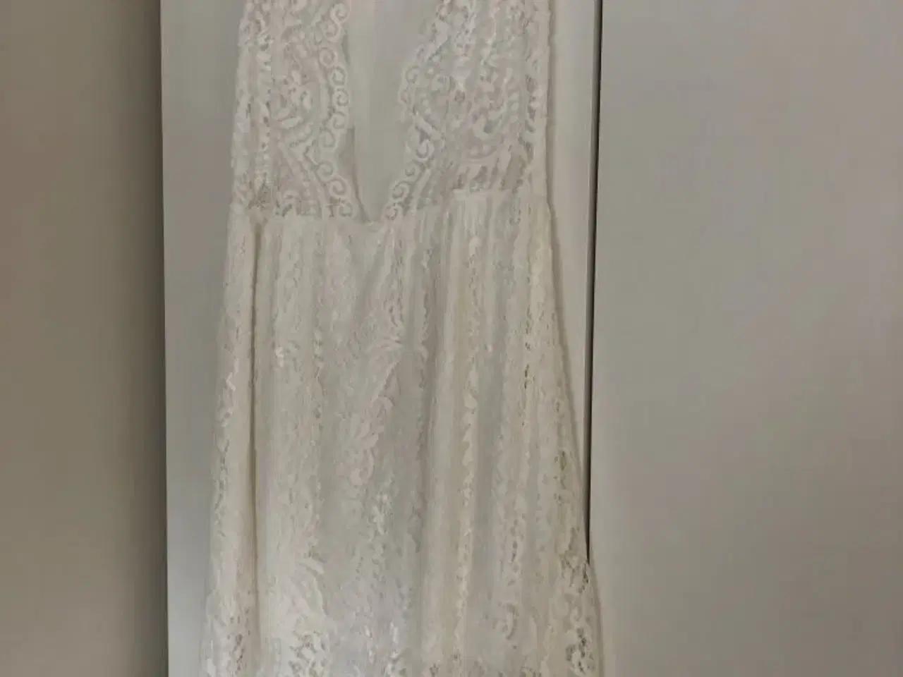 Billede 1 - Konfirmationskjole “White and more” kjole sælges