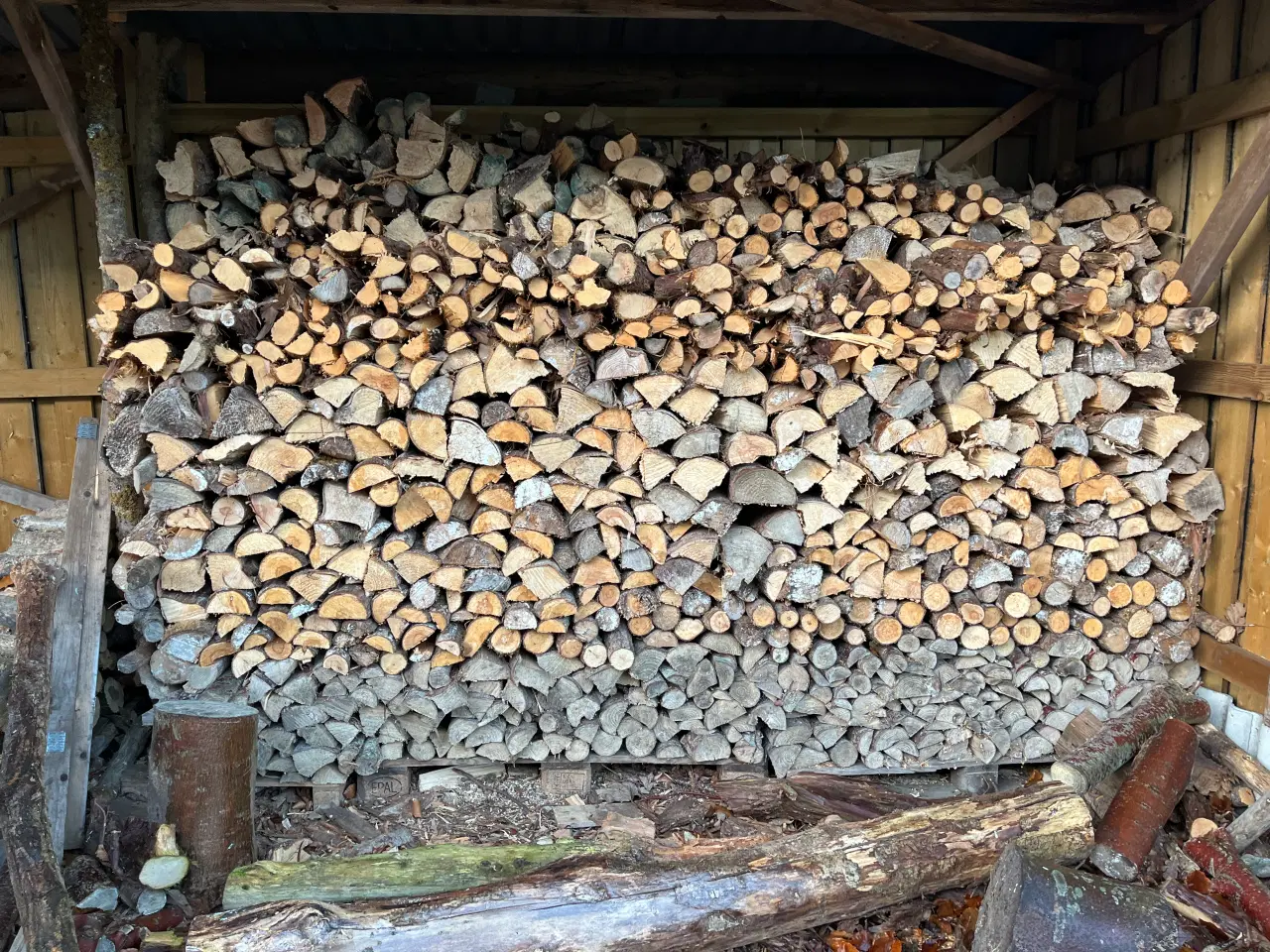 Billede 1 - Kløvet brænde