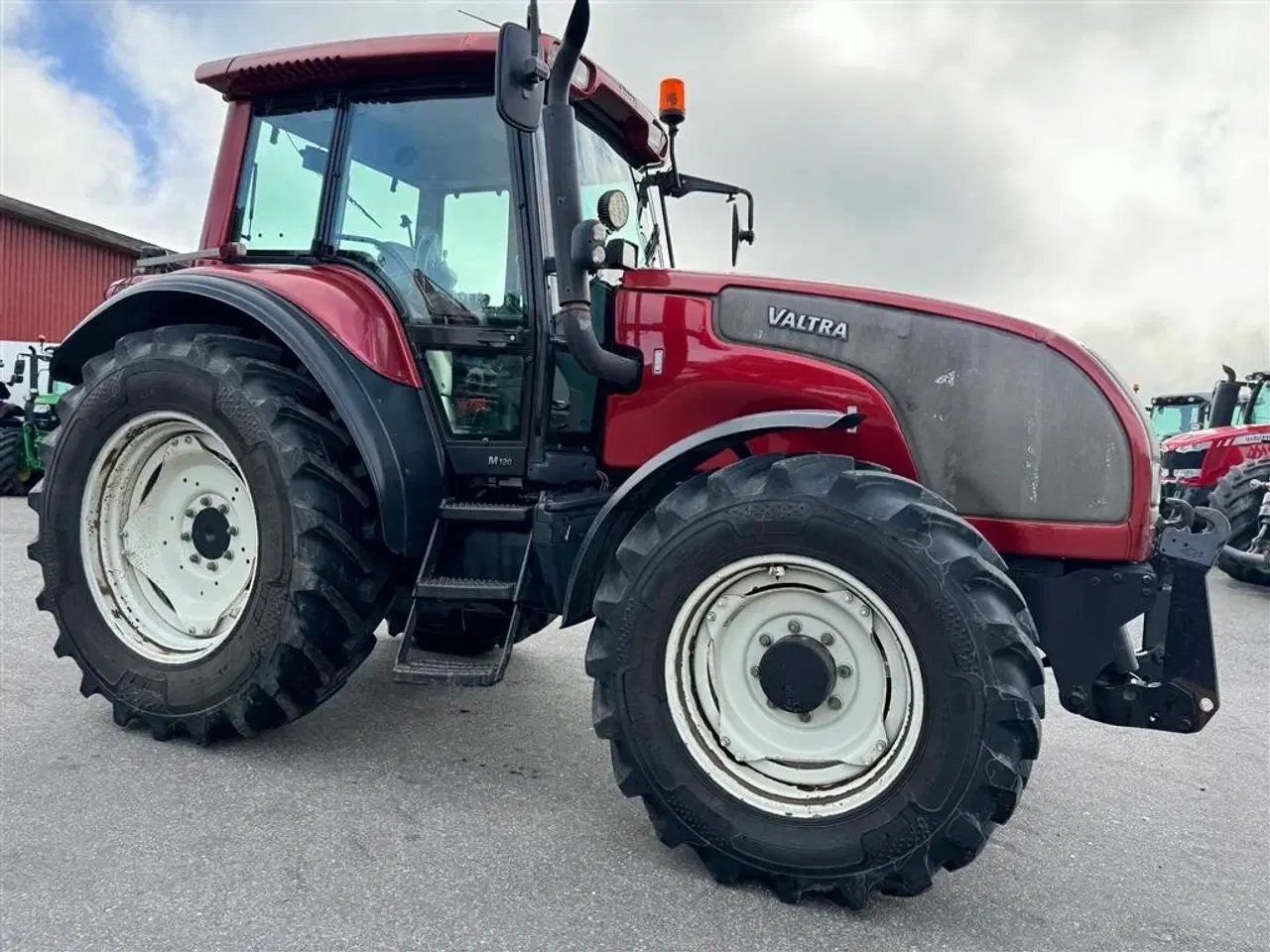 Billede 7 - Valtra M120 KUN 3800 TIMER OG NÆSTEN NYE DÆK!