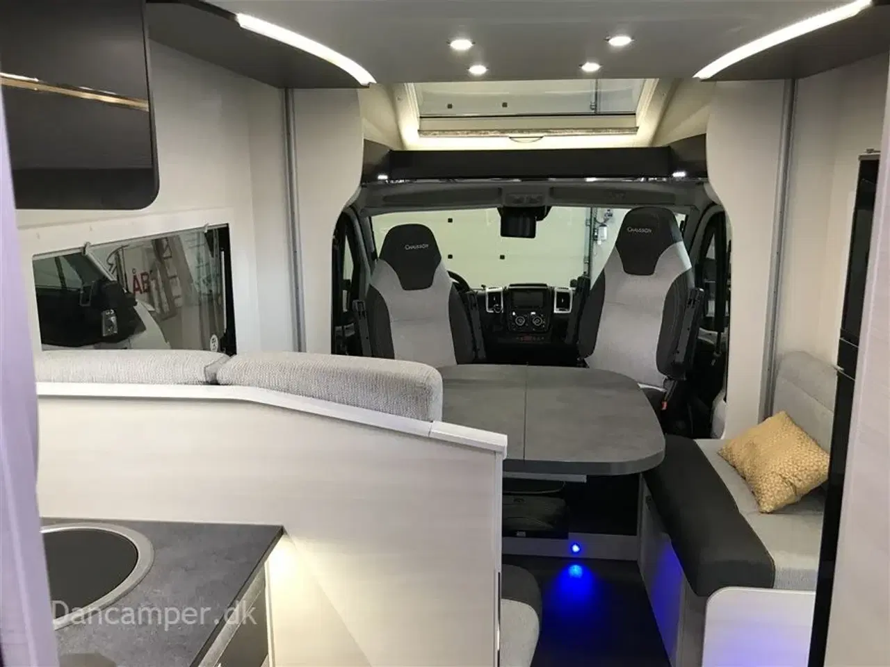 Billede 4 - 2020 - Chausson Welcome Premium 716   Kommissionssalg! Fantastisk delintegreret autocamper med el. sænkbar køjer i bag.og sænkbar dobbeltseng i front, el-markise og NORTRONIX alarm.