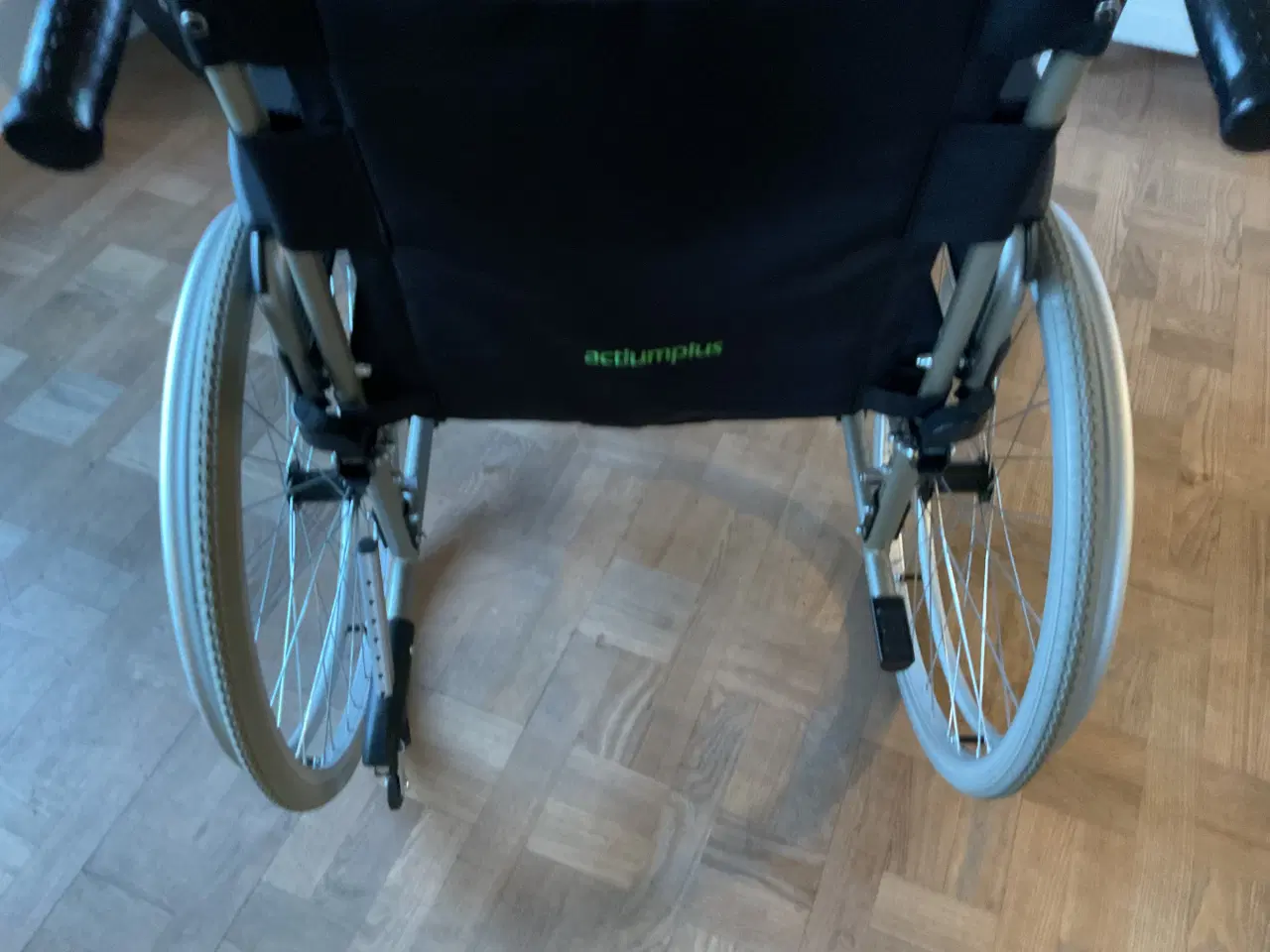 Billede 2 - Letvægts kørestol 53 cm