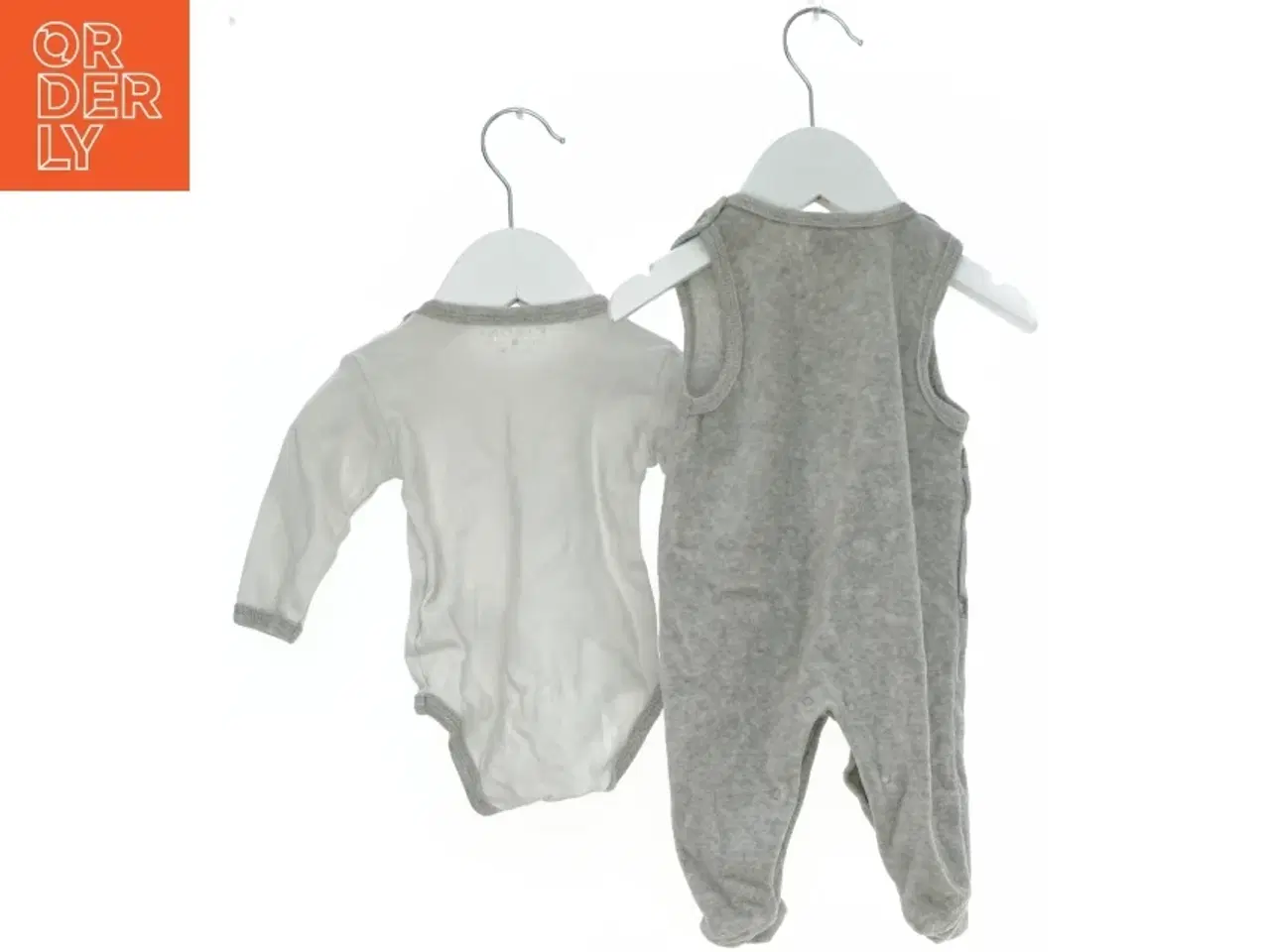 Billede 2 - Babysæt med bodystocking og heldragt fra Fixoni (str. 56)