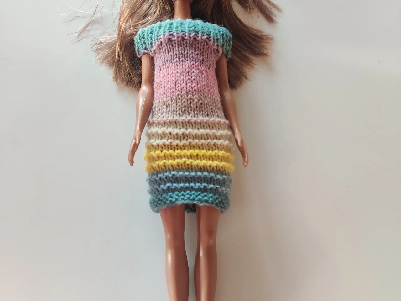 Billede 3 - Hjemmestrikkede Barbie kjoler. Flere farver